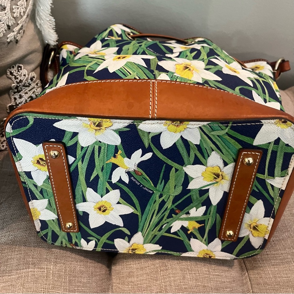 DOONEY and BOURKE Daffodil Drawstring Flower Floral Tassel Bucket Bag - Picture 8 of 13